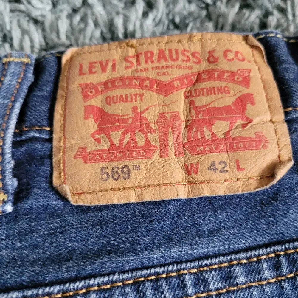 Levi's 569 Men's Jeans Shorts Size 42 Blue Denim 100% Cotton 5-Pockets Mid-Rise - Picture 3 of 10